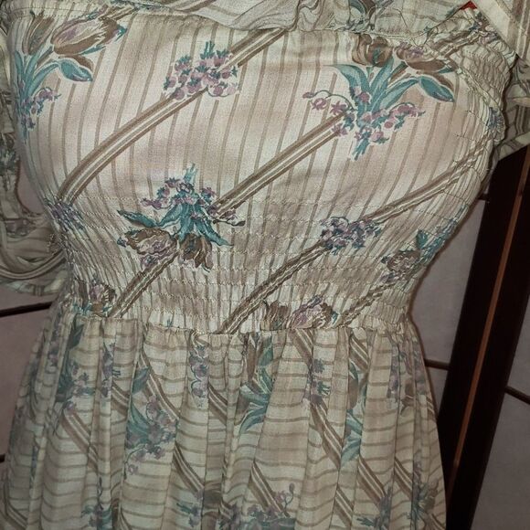 Hand Crafted Floral Off the Shoulder Maxi Dress - Picture 5 of 10